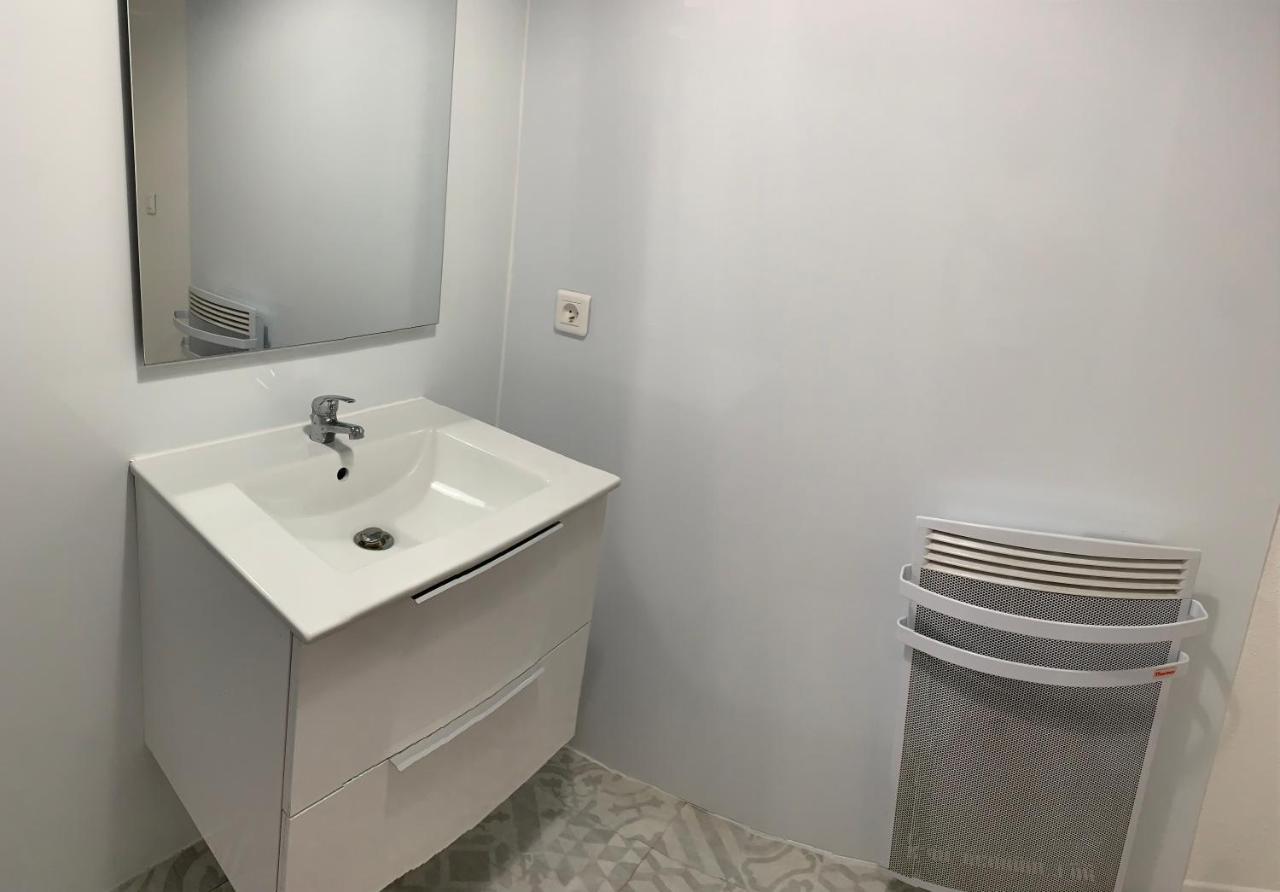 Appartement 2Eme Etage 42M2 Hyper Centre Ville / Parking Gratuit รีอง ภายนอก รูปภาพ
